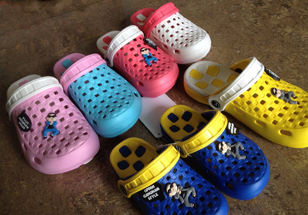 Closeout Children Hole Garden Clog EVA Beach Sandals With Belt Closeout Children Hole Garden Clog EVA Beach Sandals With Belt