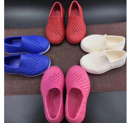 Hole Shoes Stock Lot Flat Sole Light Weight