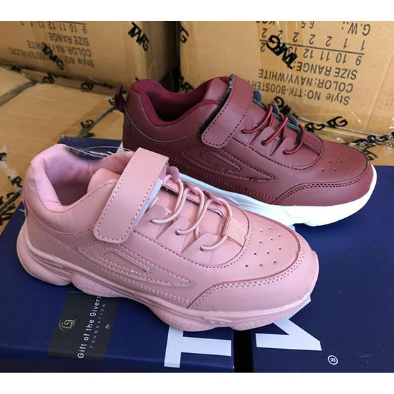 girls sports shoe