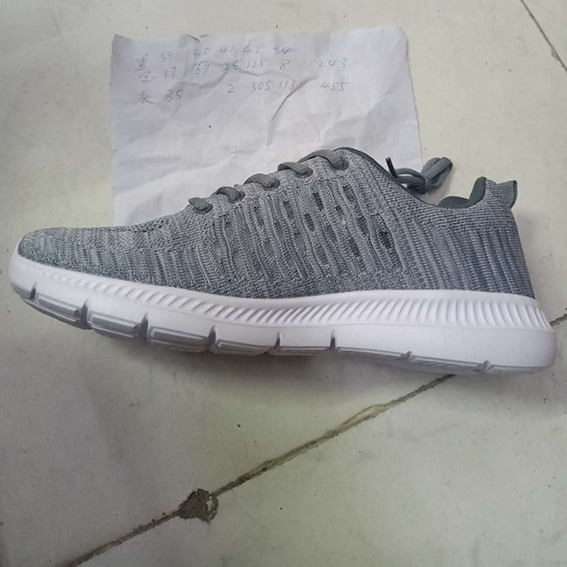 grey sport shoe 