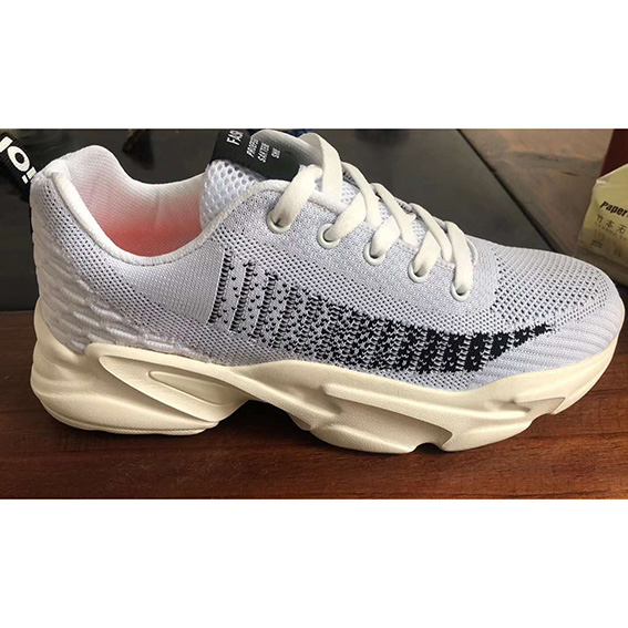 man sport shoes