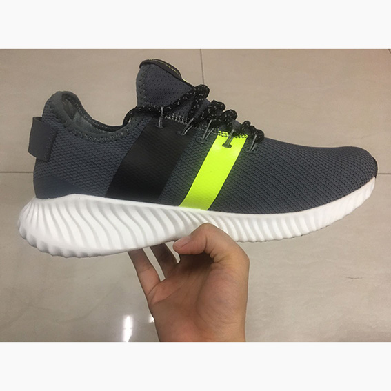 sports shoes in wholesale